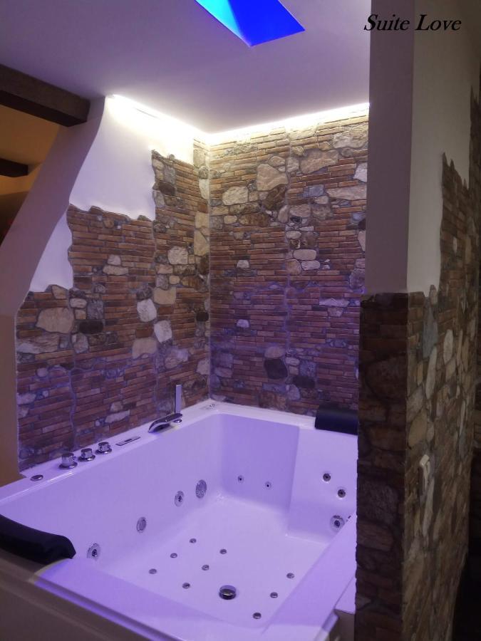 Suite Love Jacuzzi Uceda Extérieur photo